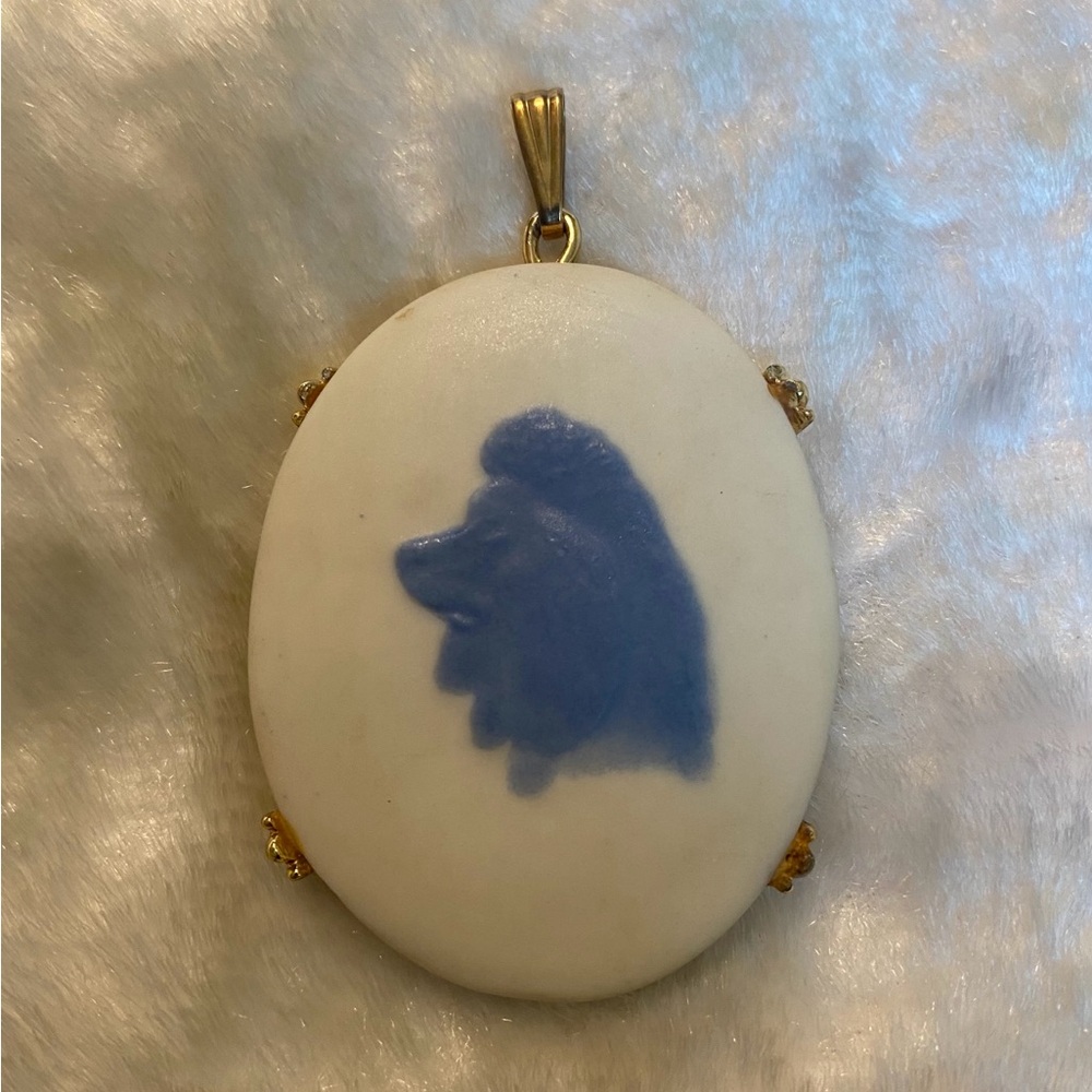 🍀VTG Jasperware Wedgewood Blue and White Dog Cameo Pendant